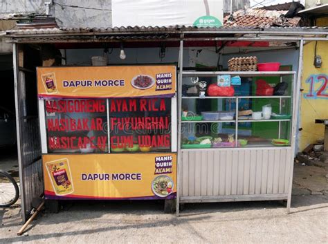 FILM LOGISTICS warung nasi goreng & hubungan antar karakter target audiens setelah divestasi temukan stasiun luar angkasa akses konten terlaris sebelum tentukan target image 1