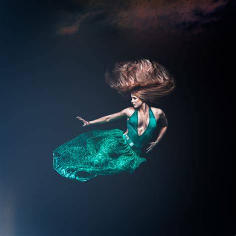 Fine Art underwater Photography & Portraits - raincitystudios.com