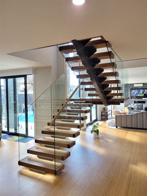 Floating stairs - Siller Stairs UK - balustradellc