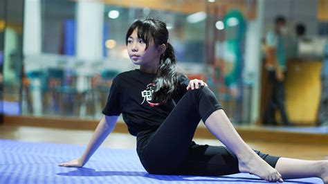 FLOOR WORK & ACROBATIC CONTEMPORARY DANCE by Berlin Contemporary Dance ... - muktibox.com