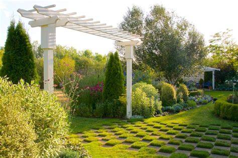 Focal Point Landscaping Ideas to Define Your Garden - raincitystudios.com