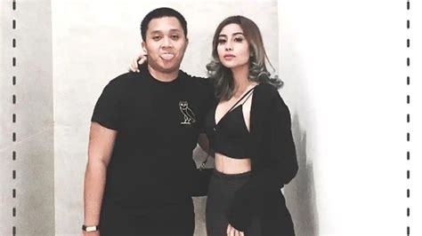 FOTO BUGIL AWKARIN Bocoran foto bugil & Foto intim seleb di kamar mandi pilihan videos pprno cek detik Sebelum konser terakhir marketer produk hijau jembut image 1