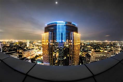 Foto Fotografi bangunan pada malam hari - Unsplash - balustradellc