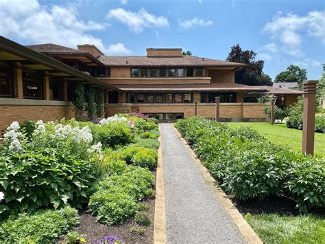 Frank Lloyd Wright’s Martin House Is a Prairie-Style Masterpiece - balustradellc