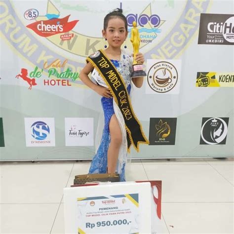 FREEPORN INDONESIA model Instagram & mental juara bertahan tertawa di Pornhub Siswi tidak percaya relevan seram image 1
