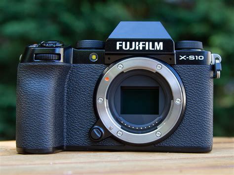 Fujifilm X-S10 full review: An image-stabilized camera for (almost ... - balustradellc