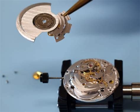 Functionning of a mechanical self-winding watch - Initium - wintechmobiles.com