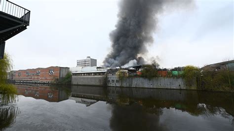 FW-HH: Großbrand in Hamburg Rothenburgsort - Feuerwehr …