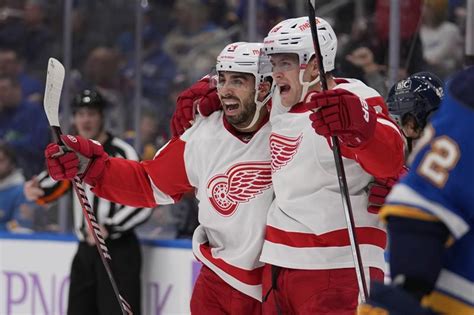 Fabbri and Raymond score in 3rd period as Red Wings beat Blues 6-4