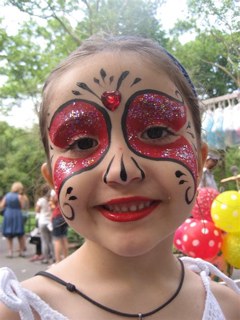 Face painter. Most face painters can handle 5-10 people per hour if the designs are fairly simple. Some party entertainers might offer packages with multiple services like face painting and balloon twisting for an additional cost. This can be a good option for larger events. Contact local face painters above to get quotes customized for your event. 