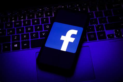 According to Fast Company, it is not possible for Facebook users to see if other users have searched for them. Apps or programs that claim to show who is searching for who are not ...