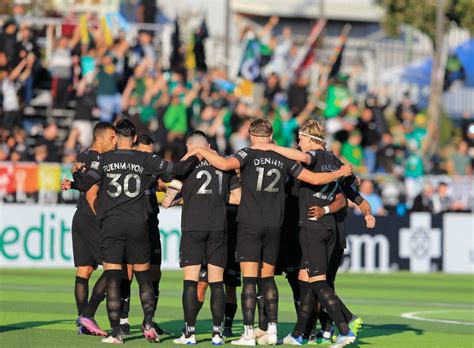 Facing stadium woes, popular Oakland Roots soccer team heads to Hayward