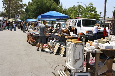 Fairfax flea market. The Odd Market started as the Los Feliz Flea, a market that is home to almost 200 vendors that set up shop at John Marshall High School, practically in the shadow of Griffith Park. The flea is open every single Saturday, come rain or come shine, from 11 am to 5 pm. They boast many perks compared to other fleas. 