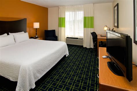 Fairfield inn st louis fenton. Description. Find everything you need to keep moving at Fairfield Inn St. Louis Fenton. Located just off Highway 44, our hotel in. Fenton, MO let's you experience the best of The Gateway to the West including popular attractions such as Six Flags St. Louis, Saint Louis Zoo, Gateway Arch, and the iconic Busch Stadium. 