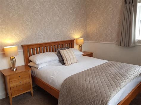 Fairlawn House from ₪258. Salisbury Hotel Deals & Reviews