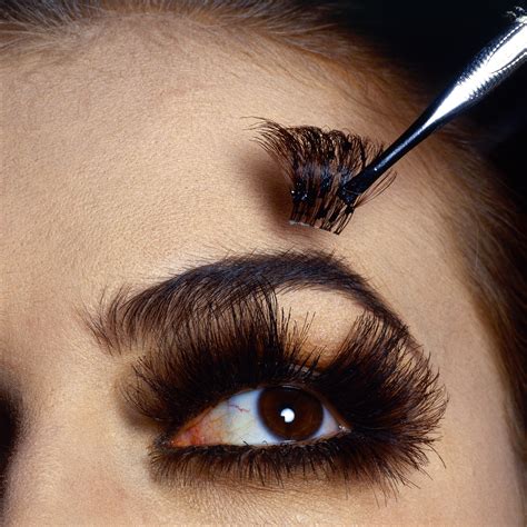Fake eye lashes. 4. Touch up the lashes. After about 10-15 minutes, the lash glue should be completely dry. Use your finger to softly touch the top of your lashes and check for stickiness. Once thoroughly dried, consider using an eyelash curler to gently curl and blend the false eyelashes with your natural eyelashes. 