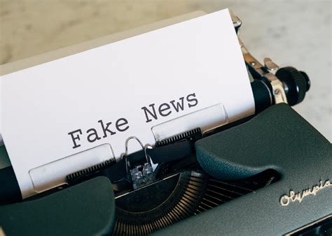 Fake newsy w internecie - czym są? Jak je rozpoznać i nie dać się …