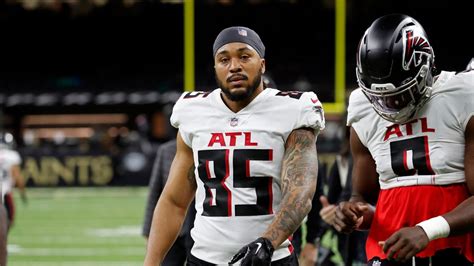 Falcons re-sign tight end McCole Pruitt, adding more depth to strong position