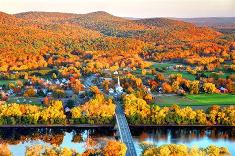 Fall leaf viewing in vermont. Peak fall foliage in New England works its way down from the north. This means the farther north you go, the earlier peak conditions will occur, with the northernmost regions reaching their height as early as mid-September. On an average year, the northern New England states—Maine, New Hampshire, and … 