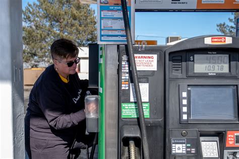 Falling gasoline prices put a dent in metro Denver inflation