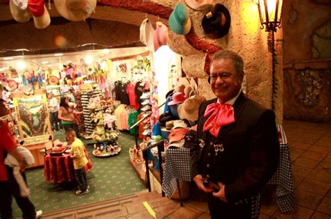 Falling in love at Casa Bonita: When a gift shop attendee met a mariachi performer