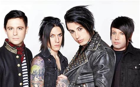 Falling in reverse songs. Discover Drugs by Falling in Reverse. Find album reviews, track lists, credits, awards and more at AllMusic. 