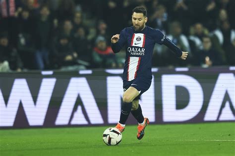 Falling out of love? Messi whistled by PSG fans, again