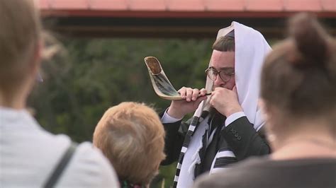 Families gather to celebrate Rosh Hashanah in Weldon Spring