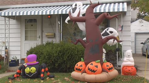Family's irreplaceable Halloween decorations stolen