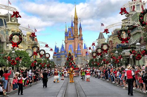 Family accidentally buys $10K of Disney+ gift cards for Disney vacation