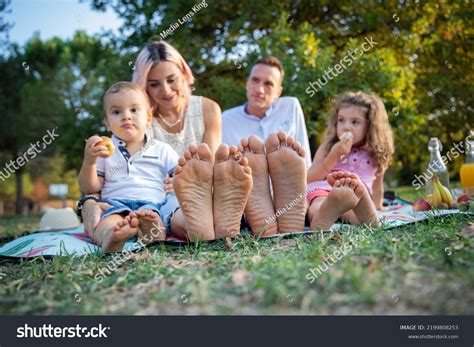 Family feet porn.  Tambi&eacute;n puedes usarlo para a&ntilde;adir funciones de sup...