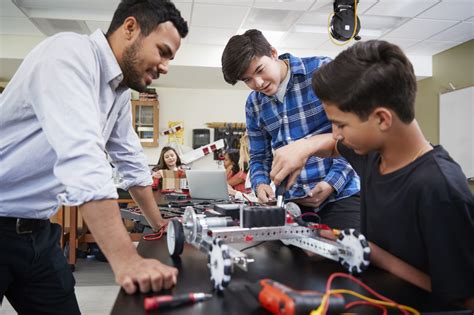 Family helping students with STEM education with innovative approach