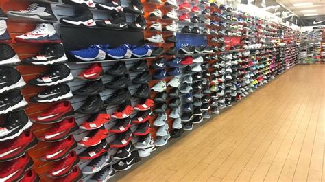 Famous Footwear, 749 Market St, Farmington, MO, Shoe Stores