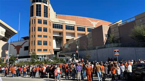 Fans give warm sendoff as Longhorns head to New Orleans for the Sugar Bowl