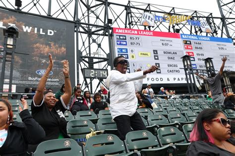 Fans pay $1 to bid farewell to the ‘just horrible, a disaster of a season’ White Sox