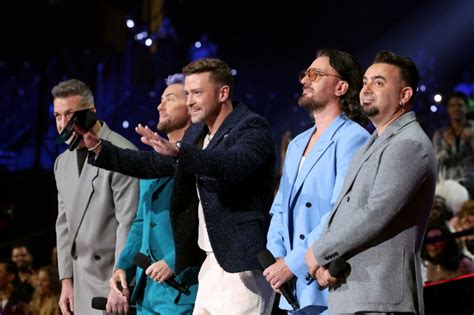 Fans react to *NSYNC reunion at MTV VMAS