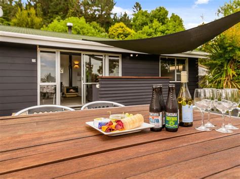 Fantail Cottage - Lake Rotoiti Holiday Home - Booking.com