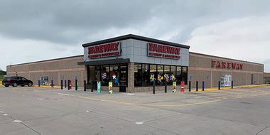 Fareway ad papillion ne. Fareway is a growing chain of grocery stores based in Iowa. The company has over 130 locations in 7 different states, including South Dakota, Nebraska, Missouri, Minnesota, Kansas, Illinois, and Iowa. With more than 12,000 employees, it mainly provides food and service distribution in the Midwest. Fareway is known as a family-owned business. 