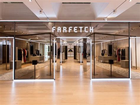 Farfetch usa. Enjoy express delivery when you shop on FARFETCH. Find clothing & homeware from designer brands you love like Prada, Gucci & Versace. Free returns. 