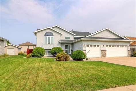Fargo nd real estate. Find homes near North Dakota State University in Fargo, ND. Homes in this area have a median listing home price of $313,950. Explore these homes with our listing details, property photos, and ... 