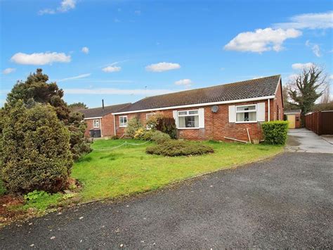 Farleigh Close, Westbury 2 bed semi-detached bungalow