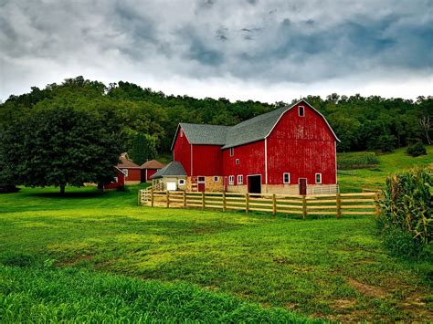 Farm barn. Mueller offers custom metal barns for farm and ranch use, with various sizes, colors, and features. You can design your own barn to suit your needs and preferences, and enjoy … 
