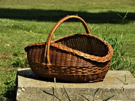 Farm basket. Volume Discounts Available $119.76. Add to Cart. Show per page. Carry your produce, apples and pears, in high-quality wood baskets and produce baskets. Reliable and the perfect look for your farmers market and farm stand packaging. This fruit and produce basket comes in popular sizes including bushel basket and one, 1/2 and quarter peck … 