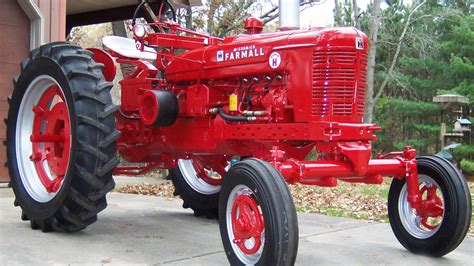 In 1924, International Harvester introduced a new row-crop tr