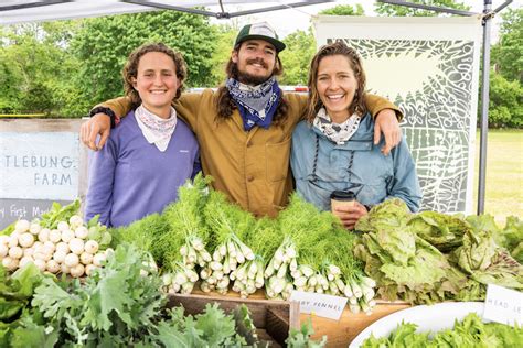 Farmers’ Market and the Faithful Are Glad to Be Back