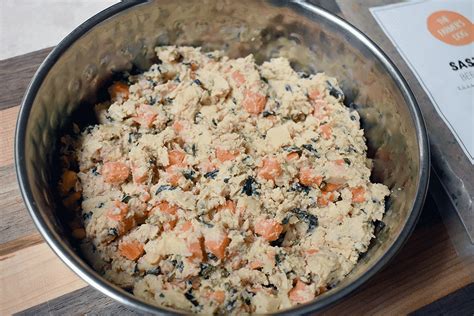 Farmers fresh dog food. This homemade dog food recipe is as easy to make as it is nutritious. We know a lot of dogs who can’t wait to dig into a bowl of beef and veggies and we thin... 