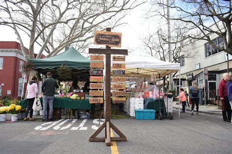 Farmers market sacramento california. Jun 11, 2022 · The agricultural region is home to more than 40 regional farmers markets including the largest California Certified Farmers’ Market in the state, according to Visit Sacramento. And with more ... 