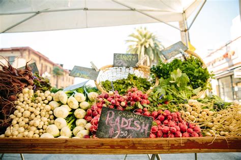 Farmers market santa monica. BUY: plump greengage plums from Andy’s Orchard, avocados and all the citrus from J.J. Lone Daughter Ranch, verdant shiso and rau ram from Coleman Family Farm, tart Red Flame grapes from Murray ... 