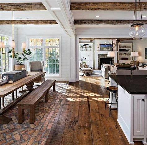 Farmhouse Flooring: 15+ Ideas for a Country Chic Home