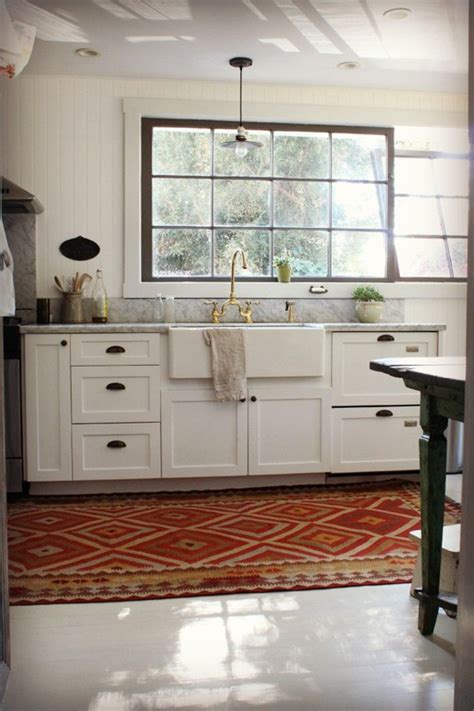 Farmhouse Kitchen Without Upper Cabinets - DECORKEUN